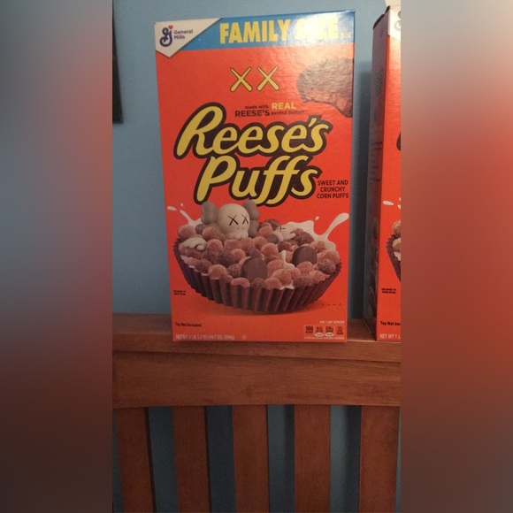 KAWS Reese’s puff cereal - Picture 5 of 6